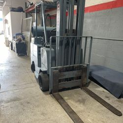 Forklift 