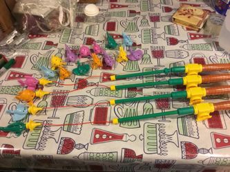 4 cañitas de pescar con 17 diferentes pescaditos con iman