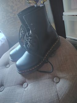 Dr. Martens size 6 womens