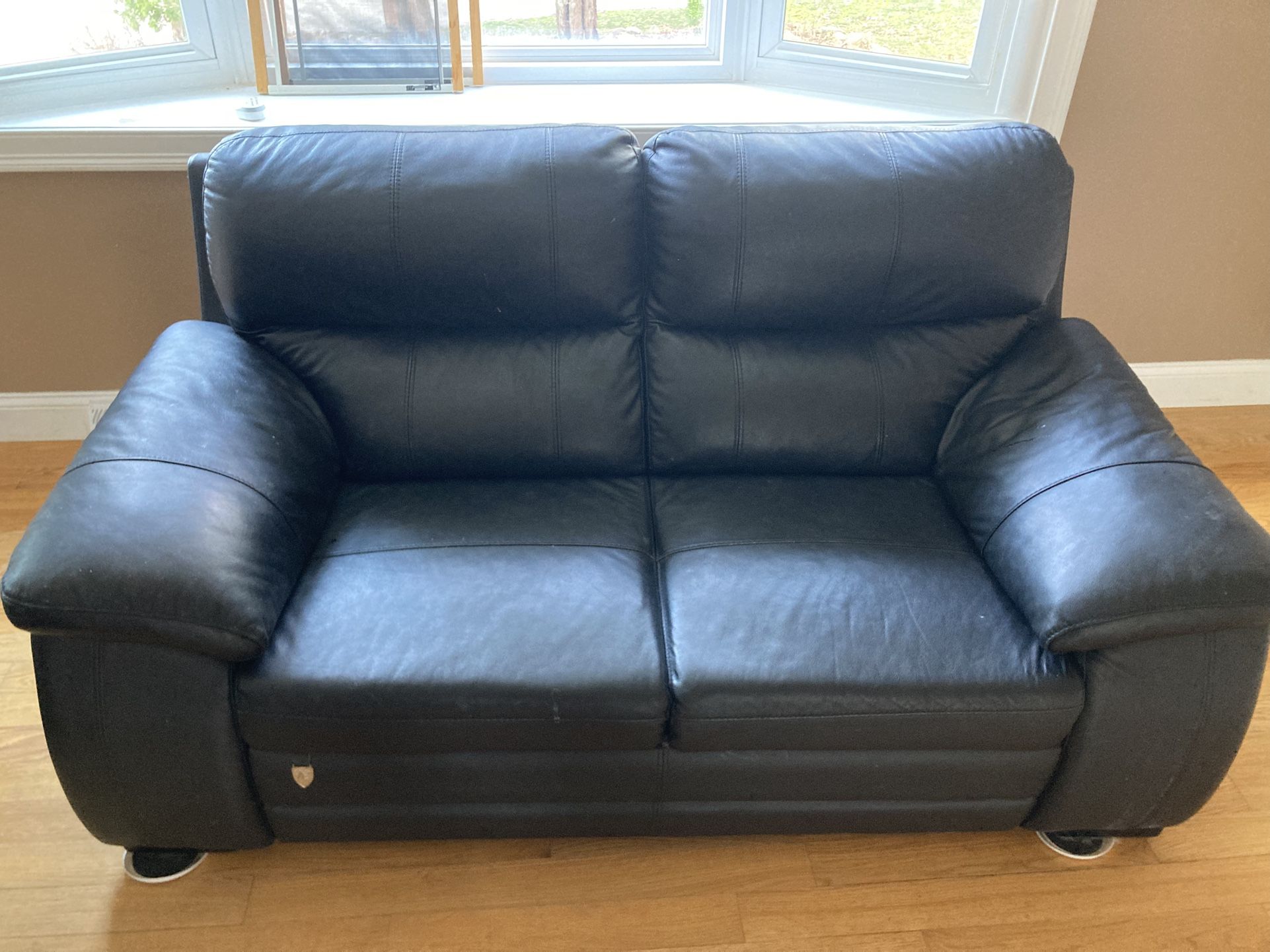 All Genuine Leather Black Couches Set Love Seat And Couch In Great Sharp No Rips Or Tears