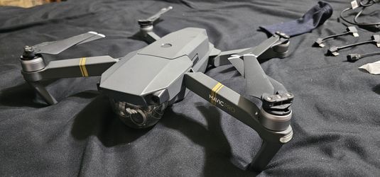 DJI Mavic Pro HUGE Bundle – 8 Batteries, 3 Remotes, Night Light & Accessories ($490)