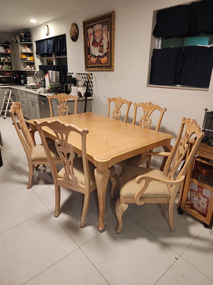 Solid Wood Dining Table With 6 Cushioned Chairs & 2 Leafs