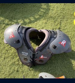 Riddell Little Hitter H-150 Shoulder Pads Youth  Chest 34-36 Shoulder 14-15.