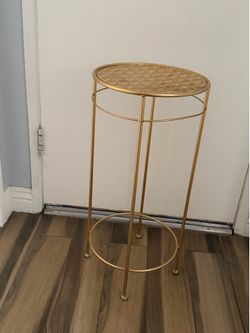 Corner table