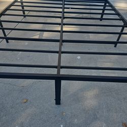 New Metal  Bed Frame King  Size   Folds