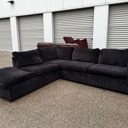 Beautiful Navy Blue / Purple Sectional Couch! ***Free Delivery***