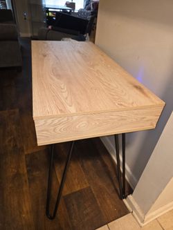 Entertainment Table / TV Stand w/ bar stools