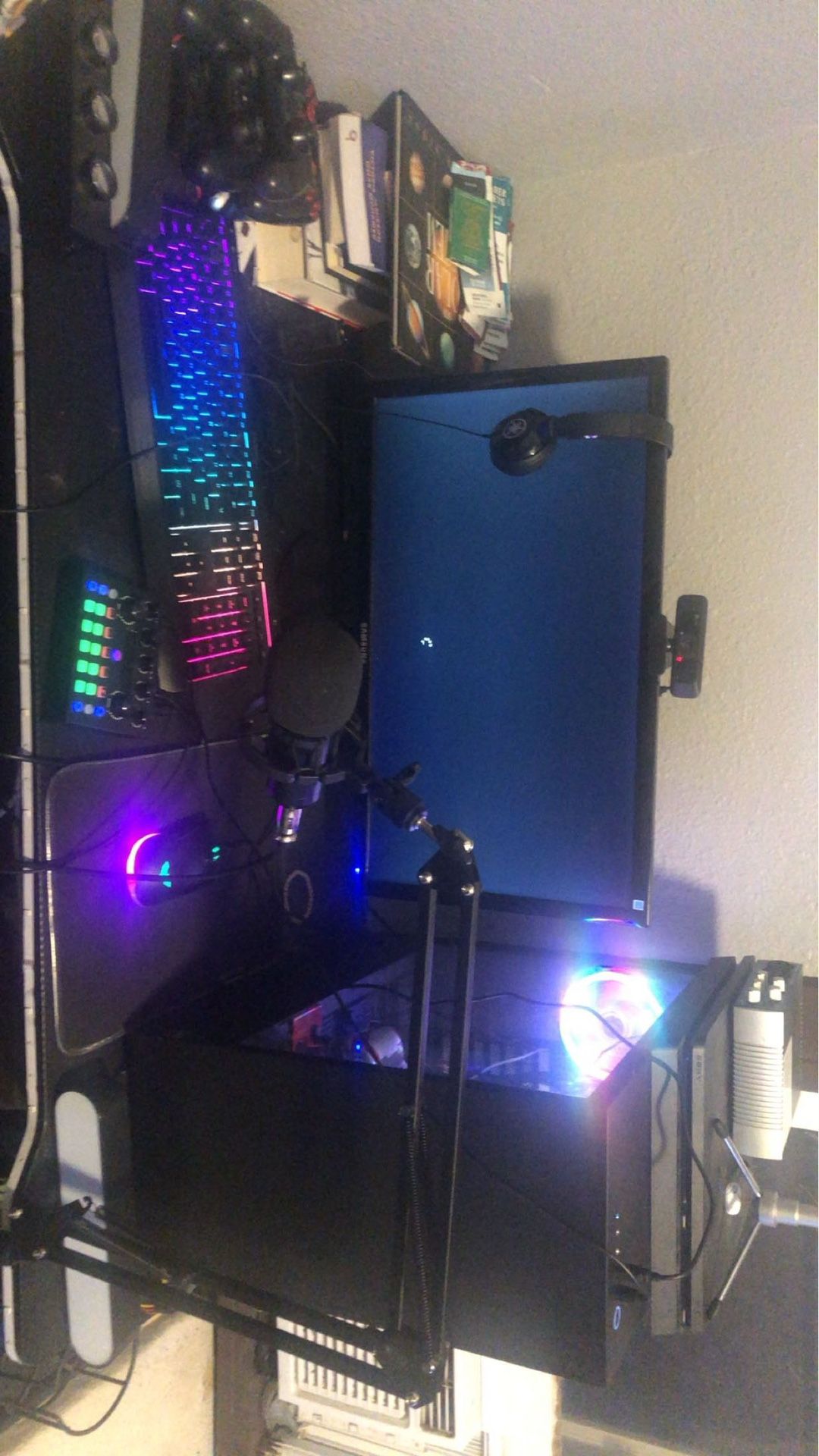 Mid-tier Gaming Pc (hmu For Offers)