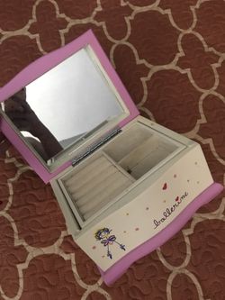 Jewelry box