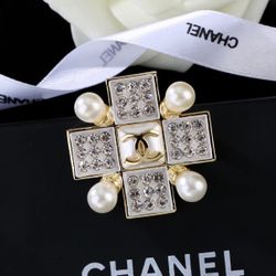 Fashion versatile must-have