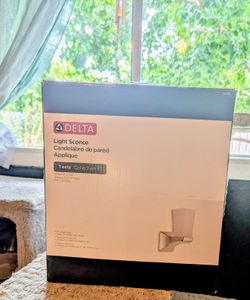 Brand New Delta 75270 Tesla Bathroom Sconce