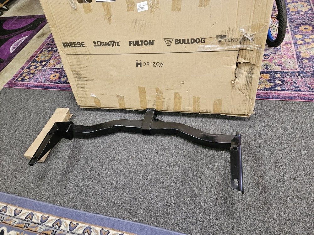 Brand New Draw-Tite Trailer Hitch 75140