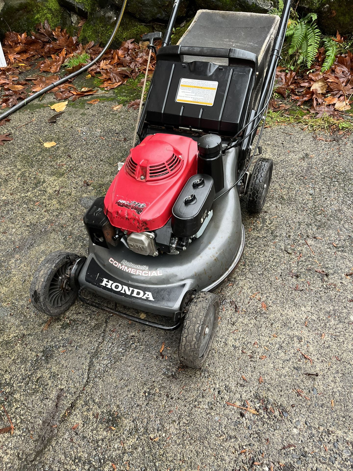HONDA LAWN MOWER COMERCIAL 