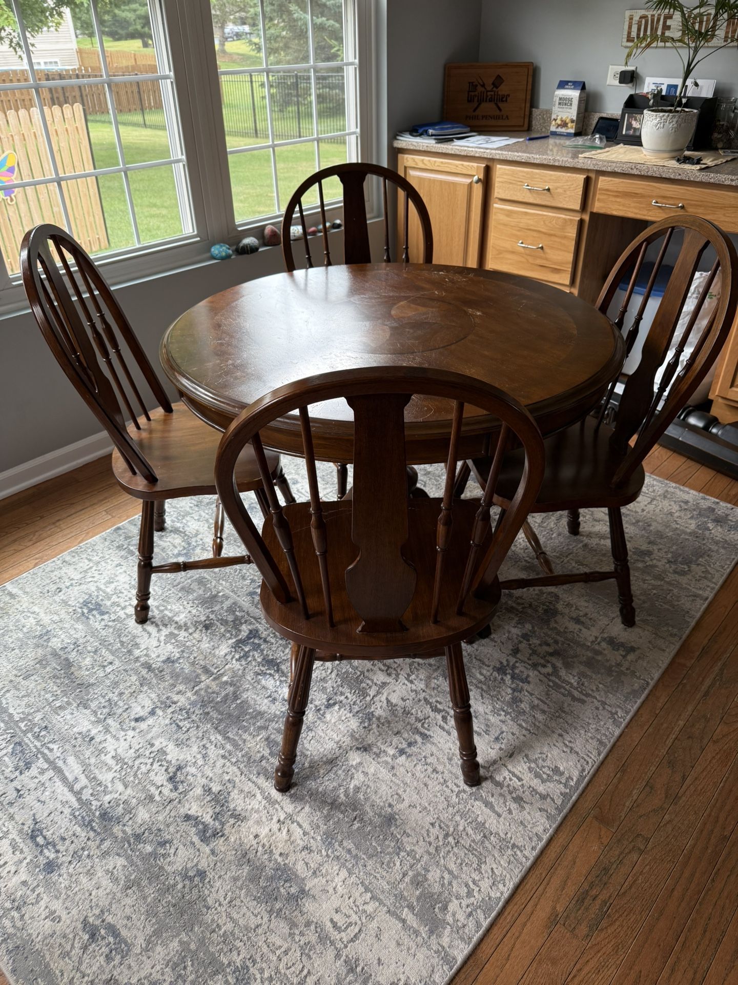 Table with 4 Chairs
