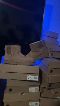 UGG. BOTAS. Size # 10. $. 60