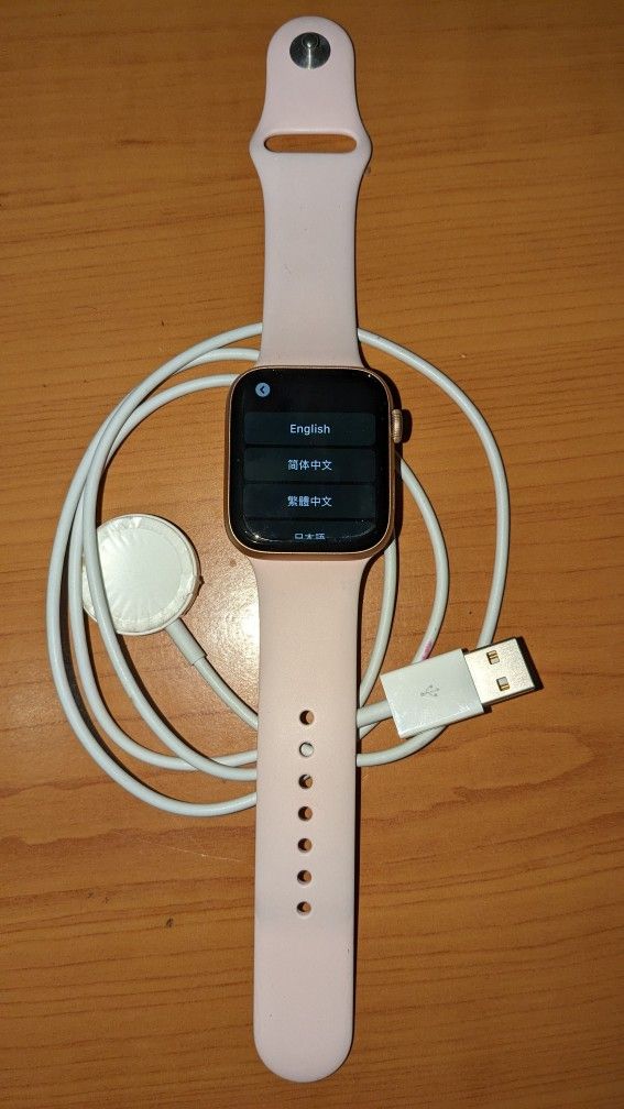 Apple Watch Series 5 + Wireless Charger