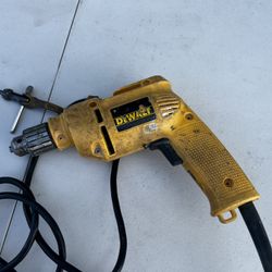 DW101 DEWALT CORDED VSR DRILL MODEL DW 101 w/ Chuck Key.