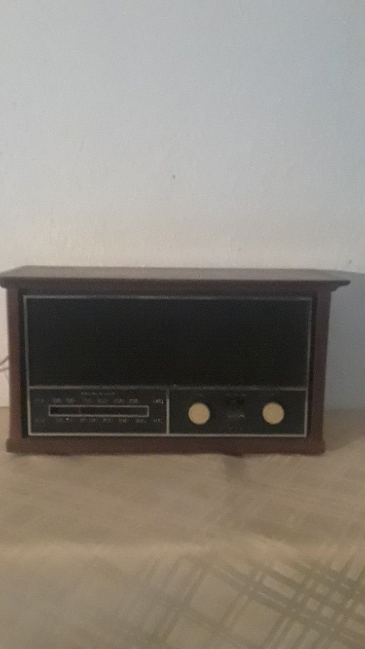 RCA Victor RJC 30W Walnut Radio