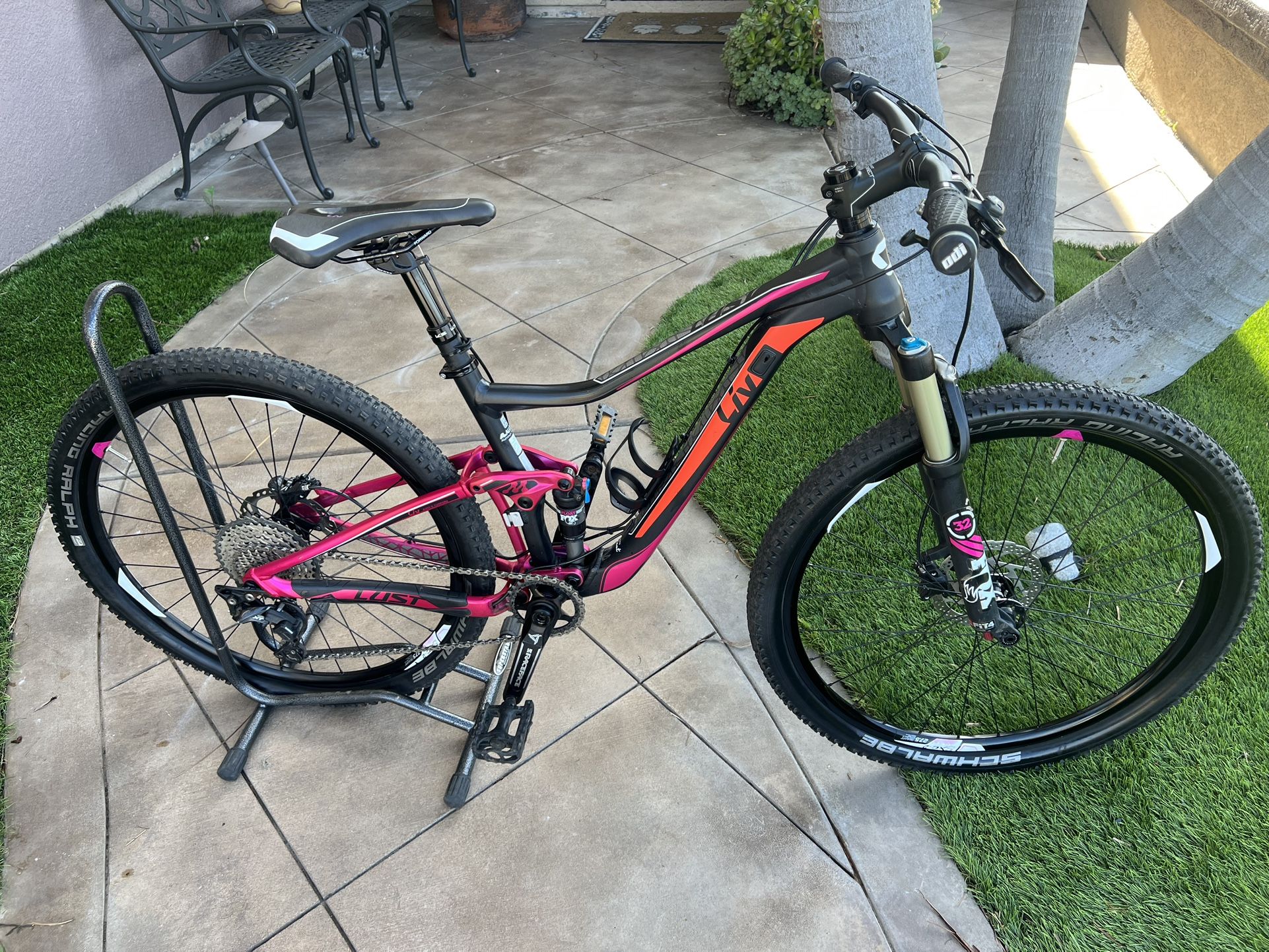 2015 Giant Liv Lust 2 Mountain Bike