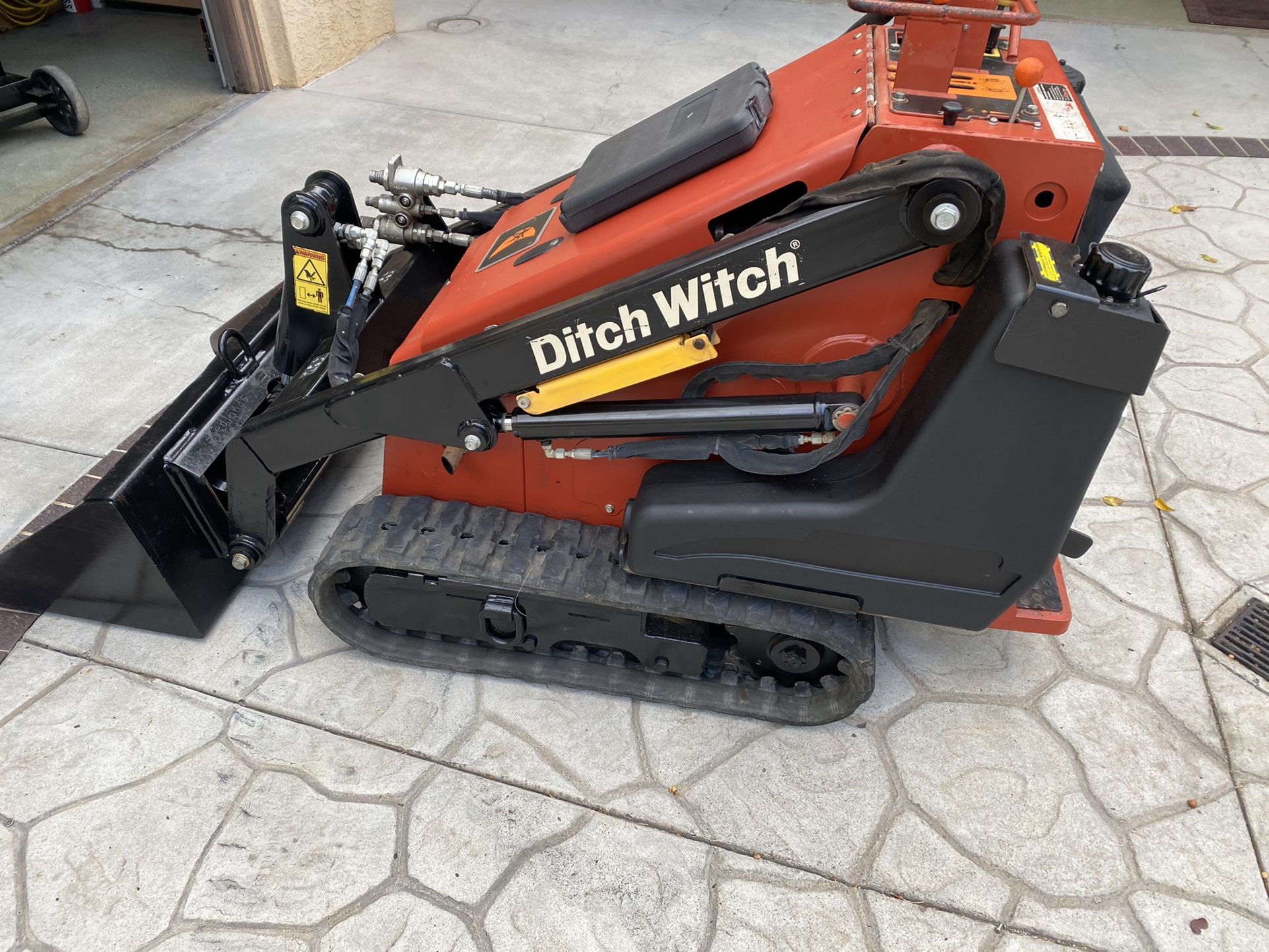 Ditch Witch SK350 Mini Tracked Skid Steer Bobcat for Sale in Lakeside