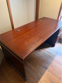Computer desk
