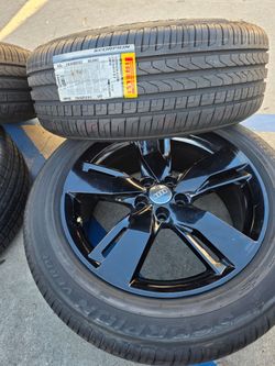 OEM 19" AUDI Q5 Gloss Black Wheels With PIRELLI Tires