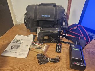 JVC Compact VHS-C GR-AX720U Camcorder Video Camera And Accessories *Working*