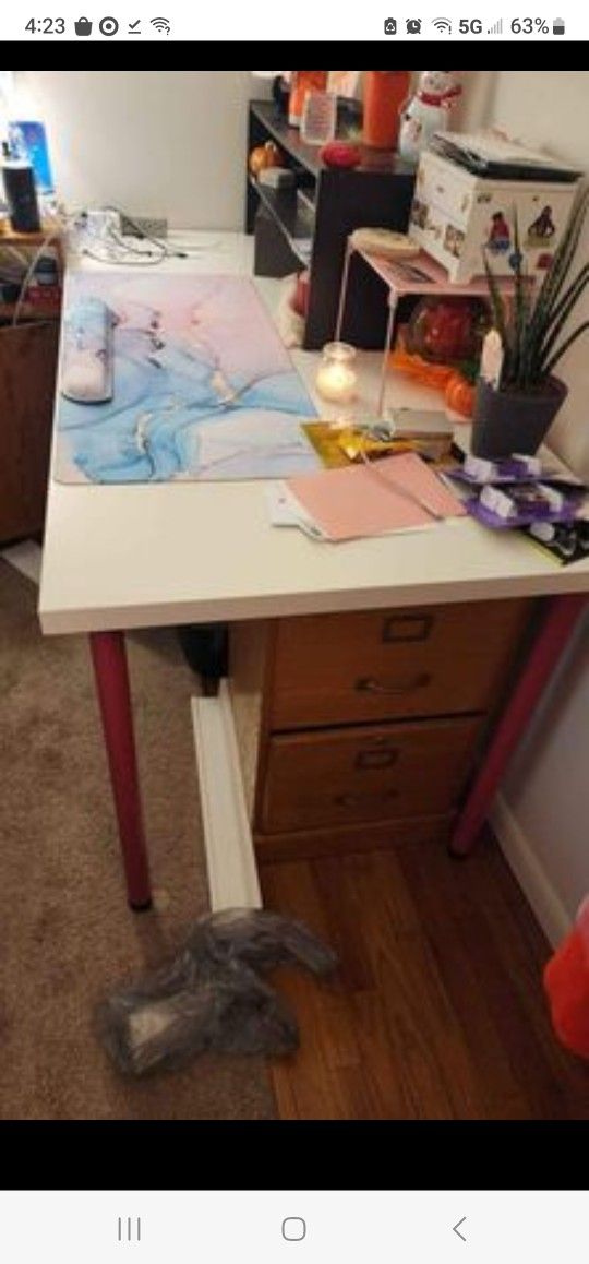 White And Pink Desk 