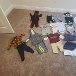 Ropa De Bebe De 3_6. Y Alguna De 3_9  Toda Por 25 Dollar Bienen Al Rededor De  40 Piesas 