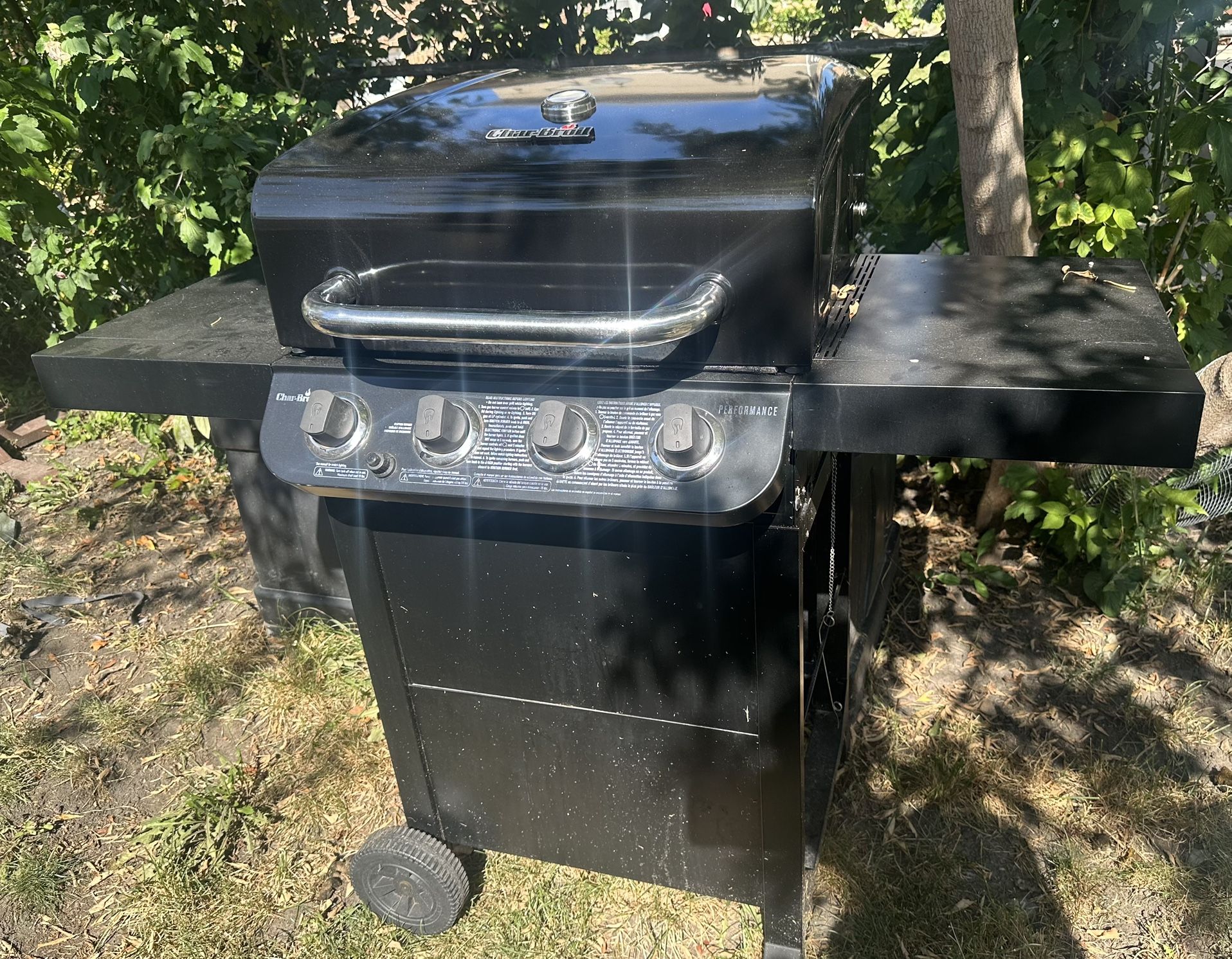 Used like new charbroil 4 burner propane grill