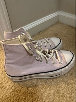 Stylish Women’s Converse (size 8)
