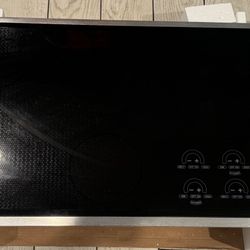 Wolf 36 in. Induction Cooktop in Black with Stainless Steel Trim with 5 Elements