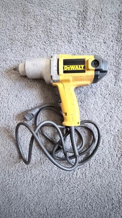 DEWALT  1/2" IMPACT WRENCH