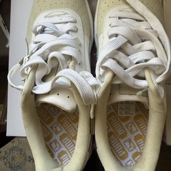 Kids Puma  for boys size 5.5 $20 OBO