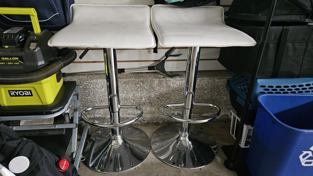 2 Bar Stools