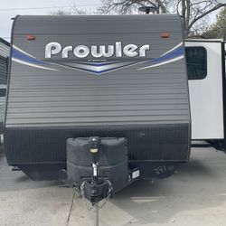 2020 Prowler 281TH Toy Hauler