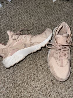 Women’s Rose Nike Huaraches Size 8