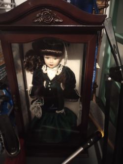 Collectable 1999 Camila Gardens 16" Porcelain Doll