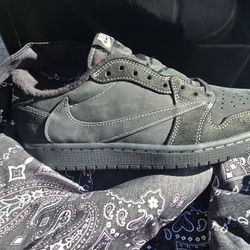 Travis Scott x Air Jordan 1 Retro Low  Size 11