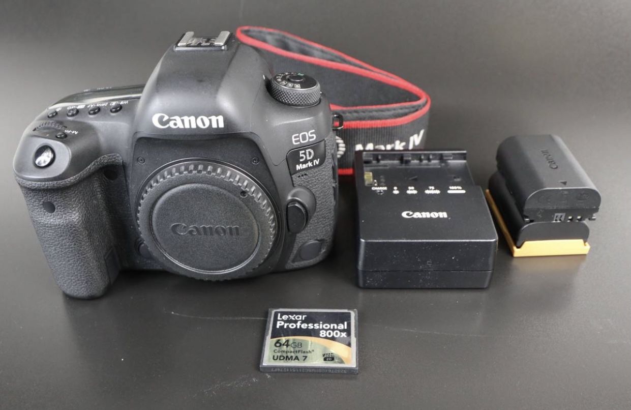 Canon EOS 5D Mark IV EF 24-105mm f/4L IS II USM Lens Kit  $1,800 Shipped 