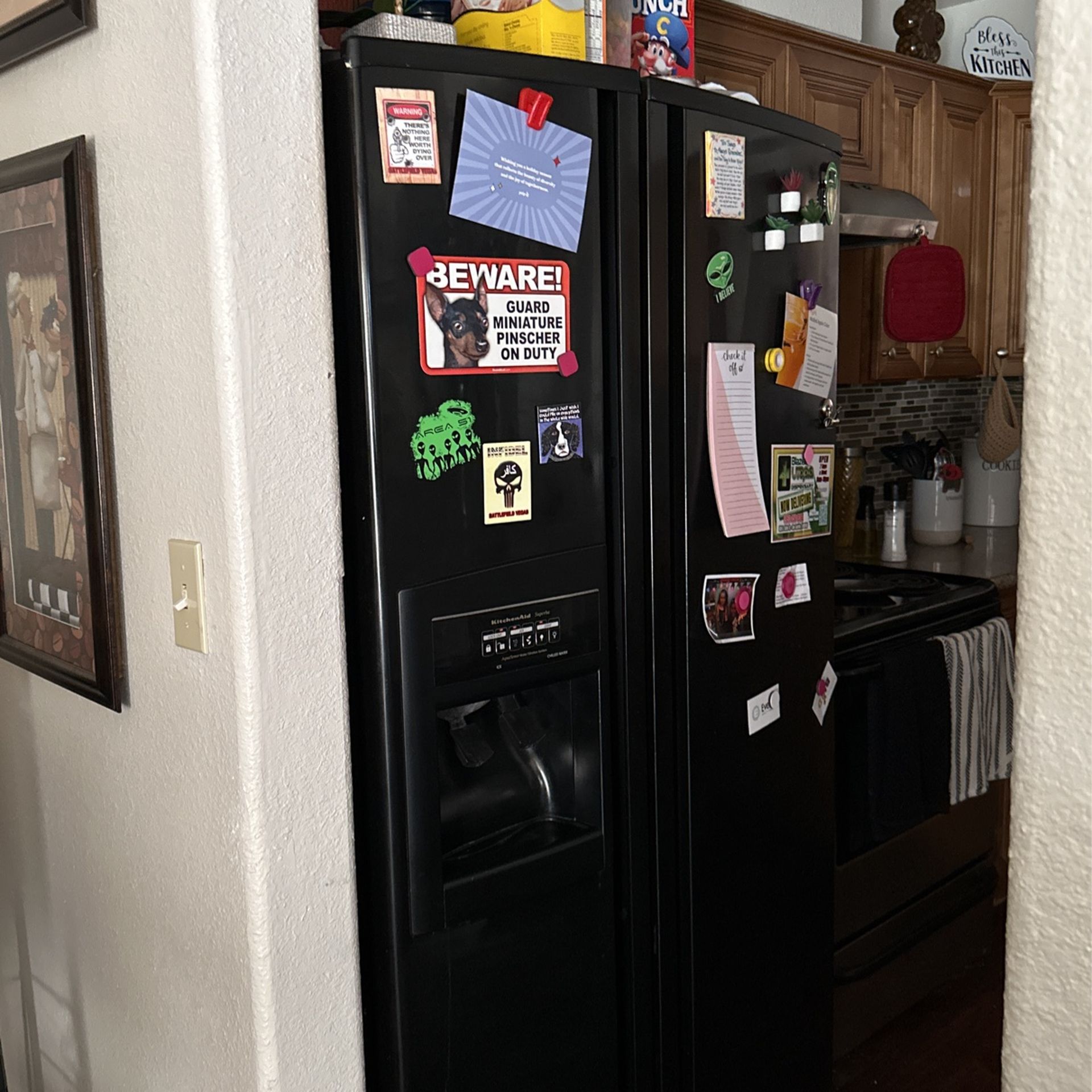 Black Side By Side Refrigerator W/ice Maker 