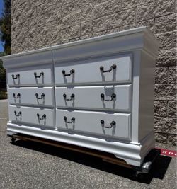 Elegant white decorative design
