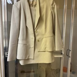 Women’s Suit Size 18