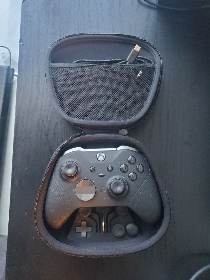 Xbox Ultimate Controller W/ Charging Case And Cord