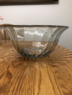 2 Party food serving bowls