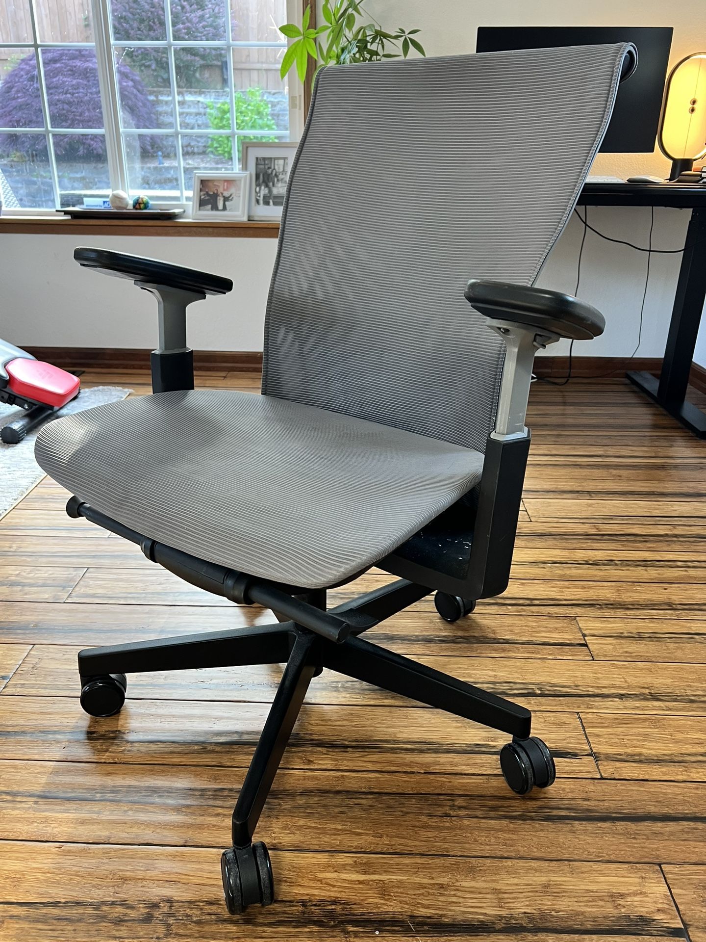 Autonomous Office Desk Chair