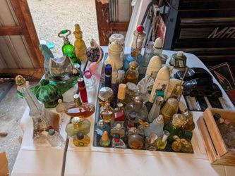 VINTAGE PERFUME AND BOTTLE COLLECTION