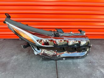 2017 2018 2019 2020 2021 2022 TOYOTA PRIUS PRIME RIGHT SIDE HEADLIGHT LED OEM