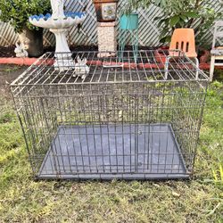 Medium dog kennel/ dog cage