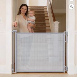 Retractable baby and pet gate